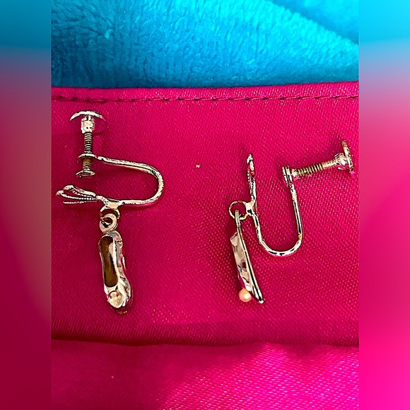 Tiny vintage shoe charm earrings clip ethnic shiny silver new condition - Picture 1 of 3